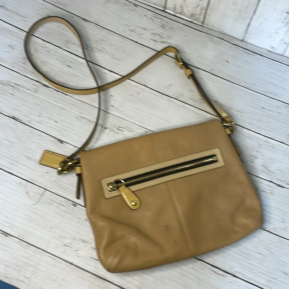 Coach Bonnie Crossbody Purse Camel Sand Leather Foldover Shoulder Bag - Picture 2 of 15